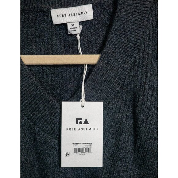 Free Assembly V neck sweater - Picture 2 of 4